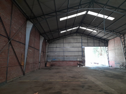 Galpón Industrial De 450m2 En 850m2     San Ignacio/ Ruta 5