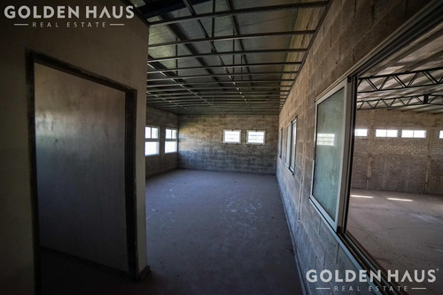 Lote De 7600 M2 En La Mejor Zona De Paso Del Rey Con Nave Industrial A M De Acceso Oeste Oportunidad