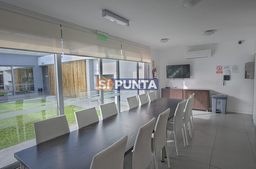 Imagen 15 de 25 de Apartamento En Alquiler Playa Brava