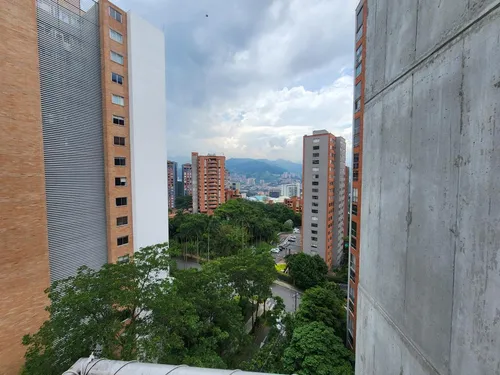 Apartamento En Venta En Los Balsos. Cod V11997