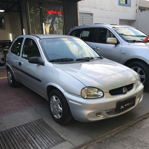 Imagen 2 de 8 de Chevrolet Corsa