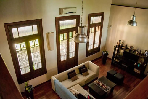 Hermosa Casa Súper Cómoda Y Espaciosa, Con Cochera, Pileta, Jardín Y Parrilla!