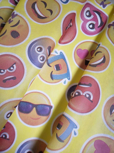 Tnt Estampado Carinhas Emoji Nova Decoracao 1,4m X 2 Metros