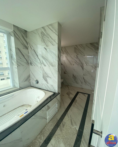 Imagem 19 de 28 de Excelente Apartamento 4 Suítes Sendo 1 Master Com Hidro, 3 Vagas De Garagem Na Meia Praia Em Itapema/sc - Imobiliária África - Ap00823 - 70285324