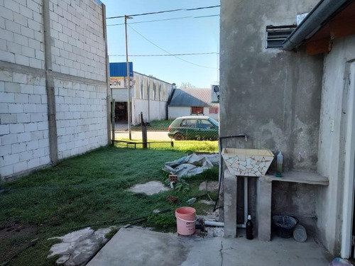 Imagen 5 de 13 de Casa De Dos Dormitorios En Calle Congreso, Amplio Terreno !