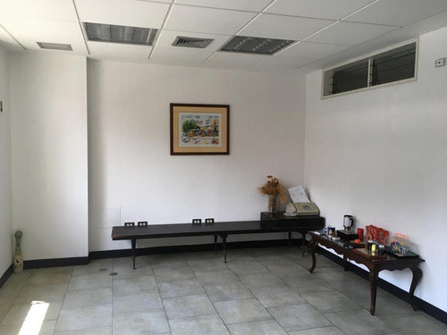 Destacado Inmueble En Venta, Los Rosales