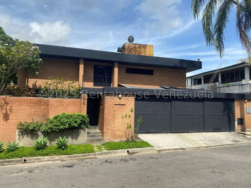 Casa En Venta, Ubicada En La Urbanizacion El Cafetal Mls #24-221