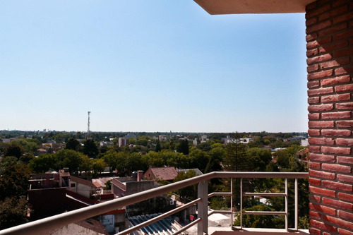 Departamento En Venta - 2 Dormitorios 2 Baños - Cochera - 82mts2 - Monte Grande, Echeverría