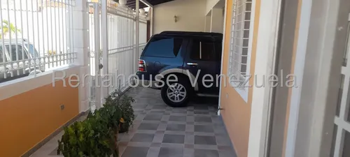 En Venta Casa - Urb. Vista Linda.
