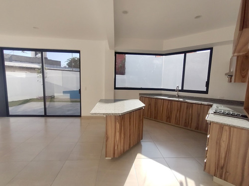 Casa Nueva En Venta En Lomas Tetela, Cuernavaca Morelos.