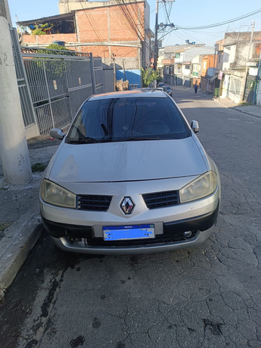 Renault Megane 1.6 Dynamique Hi-flex 4p