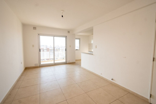 Se Vende Dpto. De 2 Dorm. C/cochera En Barrio Sur!