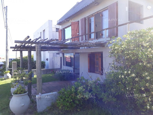 Imagen 16 de 30 de Casa Moderna En Dos Plantas En Venta En El Chorro