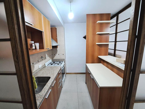 Departamento En  Alquiler 1 1/2 Amb. C/bcon. Y Coch. Desc. Fija