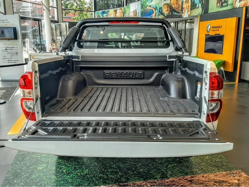 Imagen 15 de 25 de Renault Alaskan 2.3 Bit 16v Intens Mt 4x4 Camioneta Toyot W