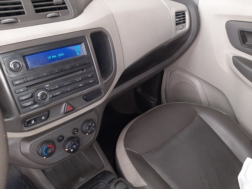 Imagem 7 de 13 de Chevrolet Spin 2014 1.8 Lt 5l Aut. 5p