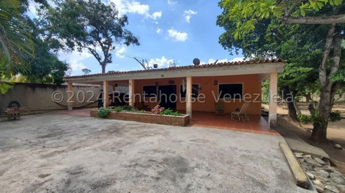 Maribel Morillo & Naudy Escalona Vende Bella Casa Granja Con Amplio Terreno En  Los Naranjillos Cabudare  Lara, Venezuela,   5 Dormitorios  3 Baños  400 M² 