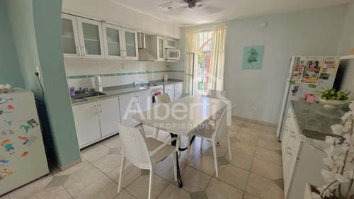 Venta Casa 4 Ambientes En El Palomar.