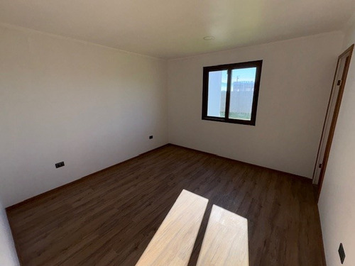 Casa En Arriendo De 4 Dorm 3 B. En Condominio Olivar