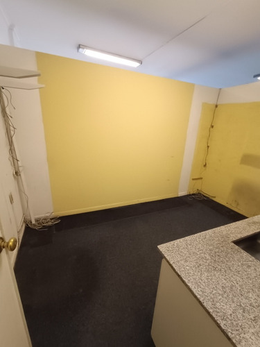 Zabala Y Piedras Oficina 65m2 Con Kitchenette Y Baño.