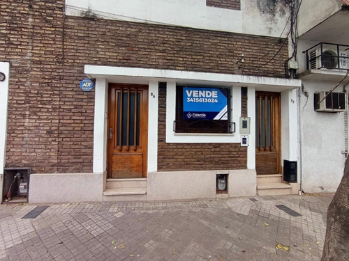 Imagen 2 de 17 de Casa En Planta Baja De 3 Ambientes En Pichincha Con Patio