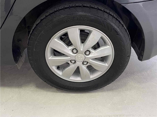 Imagem 8 de 10 de Hyundai Hb20s 1.6 Comfort Plus 16v Flex 4p Manual