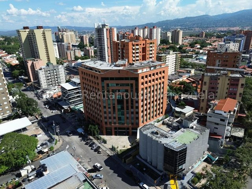 Alquiler De Oficina En Una De Las Mejores Torres Empresariales Del Este De La Ciudad, Con Planta Eléctrica Instalada Con Distribución Panorámica  Ev