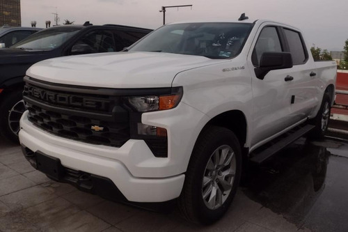Chevrolet Silverado 5.3 V8 Custom Doble Cabina 4X4 At
