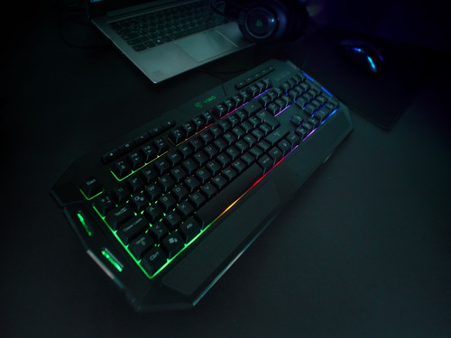 Imagen 5 de 10 de Kit Gaming 4 En 1 Vsg Crux, Mouse Teclado Headset Mousepad