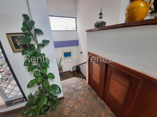 Bello Townhouse En Venta Ubicado En La Tahona 25-15574