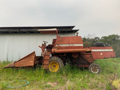Imagem 1 de 8 de Colheitadeira De Milho - Massey-ferguson