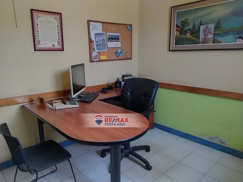 Remax Vende 09 Galpones Comerciales En Tucacas. Carretera Morón Coro.