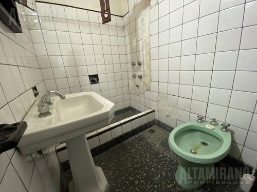 Imagen 9 de 12 de Local Tipo Casa 2 Dormitorios A Refaccionar - Villa Ballester