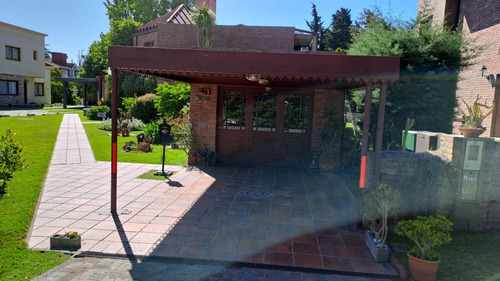 Casa En Venta - 3 Dormitorios - Piscina- 586mts2 - Countries/b.cerrado (berazategui)