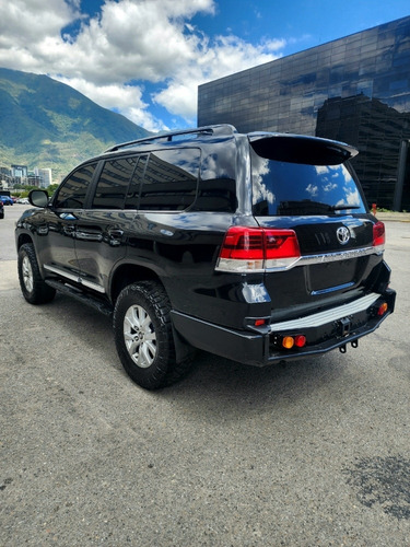 Imagen 6 de 12 de Toyota Land Cruiser 200