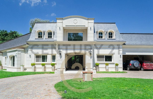 Casa Estilo Frances En Barrio Saint Thomas