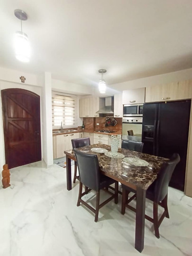 Imagen 3 de 12 de En Alquiler Th Con Terraza Y Balcon En Pueblo Viejo Pto La C