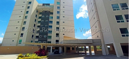 Hermoso Y Amplio Apartamento A Estrenar En Venta Lagunita Country Club Caracas 23-3063 