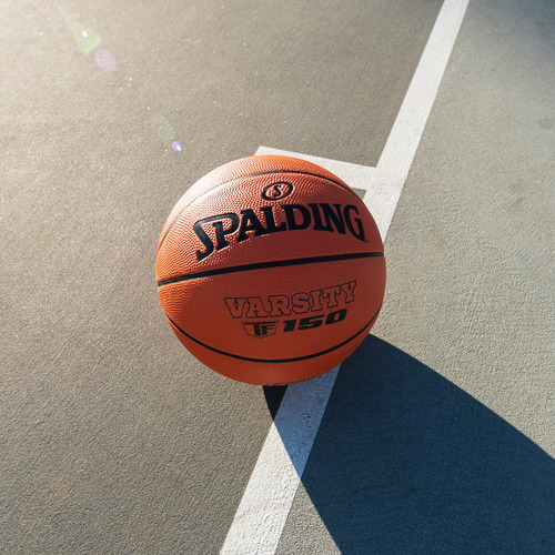 Baloncesto Spalding Varsity Tf-150 Para Exteriores, Tamaño 7