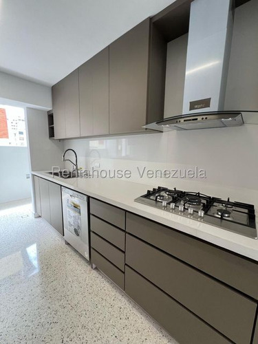 Apartamentopiso Medio Remodelado 107 M² 3h, 3b, 1p, Residencias Maria Con Pozo De Agua En Venta En Los Palos Grandes Avenida Segunda Caracas