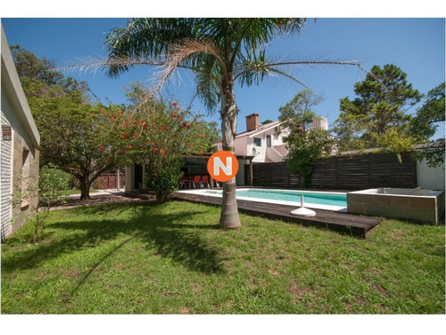 Casa En Venta, Mansa, Punta Del Este, 4 Dormitorios.- Ref: 209956