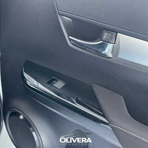 Imagen 15 de 22 de Toyota Hilux Srv 4x4 Diesel 0km - Olivera Automotores