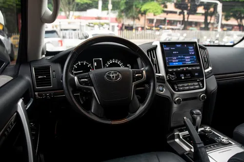 Toyota Land Cruiser Lc200 Vxr 4.6 At 4x4 2021 Blindaje 2+