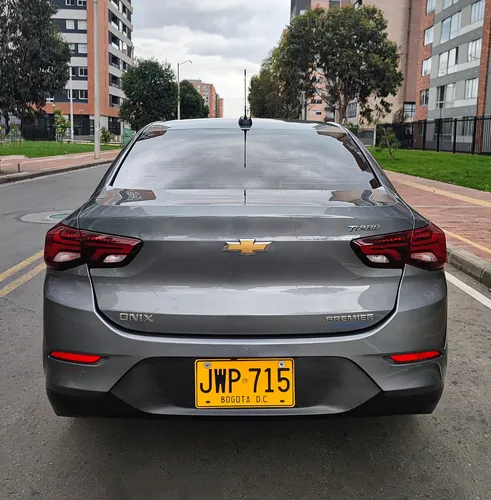 Chevrolet Onix 1.0T Premier Sedan At
