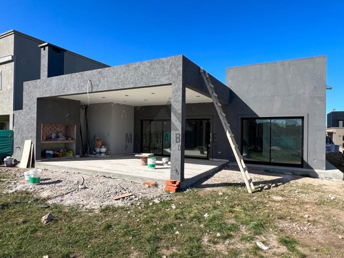 Casa En Venta En Barrio Privado Santo Tomas, G.b.a. Zona Norte