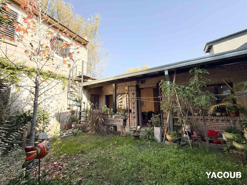 Casa En Venta - 5 Dormitorios 3 Baños - Villa Elvira