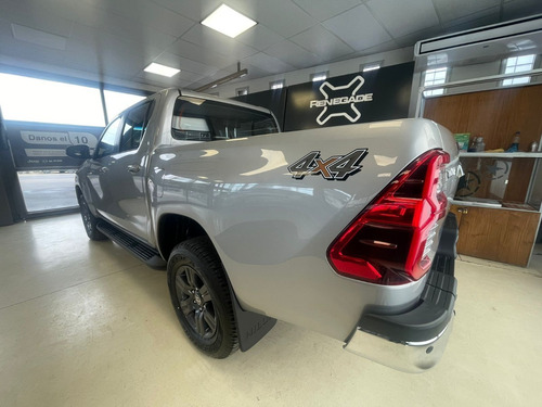 Imagen 4 de 19 de Toyota Hilux 2.8 Srv At 4x4