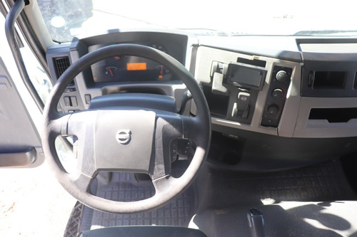 Imagem 10 de 10 de Volvo Vm 330 Ano 2015