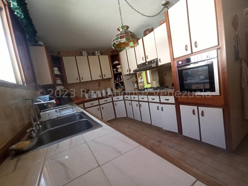 Imagen 13 de 16 de Excelente Y Agradable Casa En Venta Los Samanes, Caracas Calle Cerrada Con Acceso Controlado 23-26542