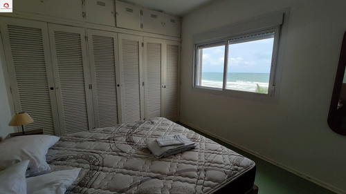 Imagem 10 de 23 de Guarujá-praia Das Pitangueiras - Frente Total Para O Mar - 4 Dormitórios - 02 Vagas - Ap3053 - 34709696